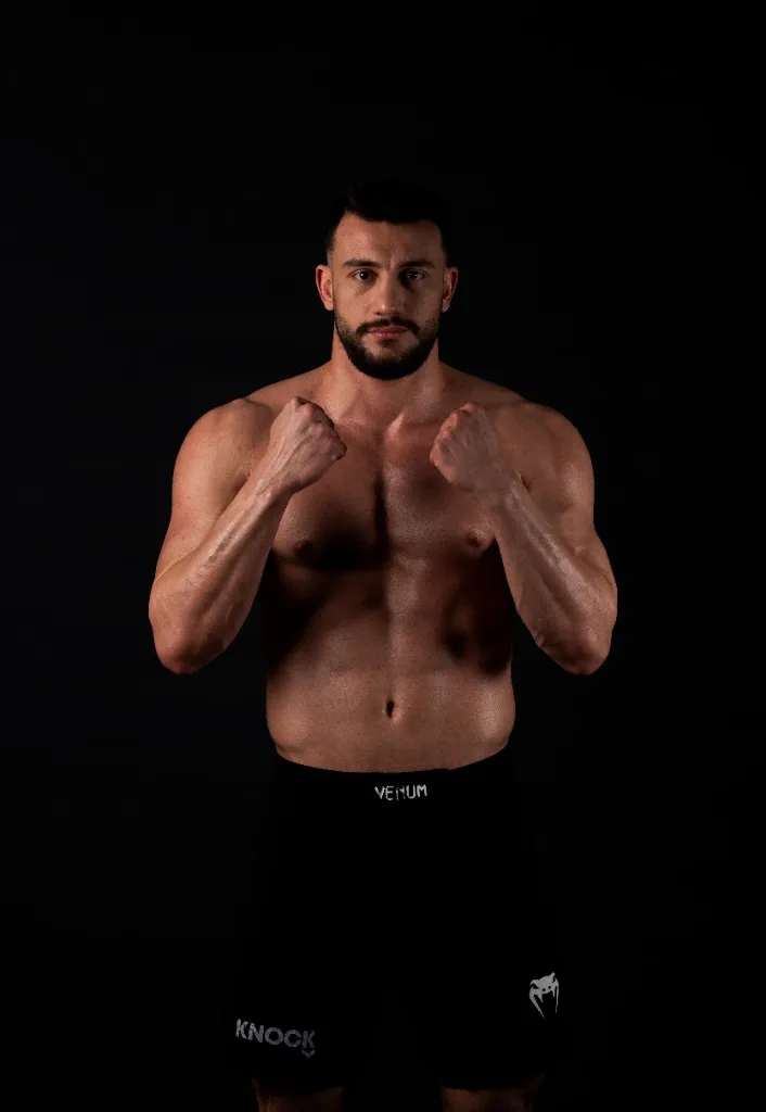 İsa Göçmen Champion Boxing Stance